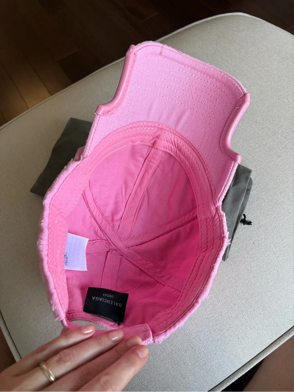Balenciaga Unisex Laurel Baseball Cap Distressed Baby Pink Logo One Size - Picture 11 of 14